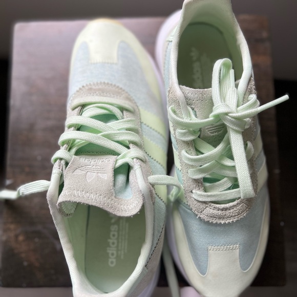 Adidas mint green sneakers - Picture 3 of 8